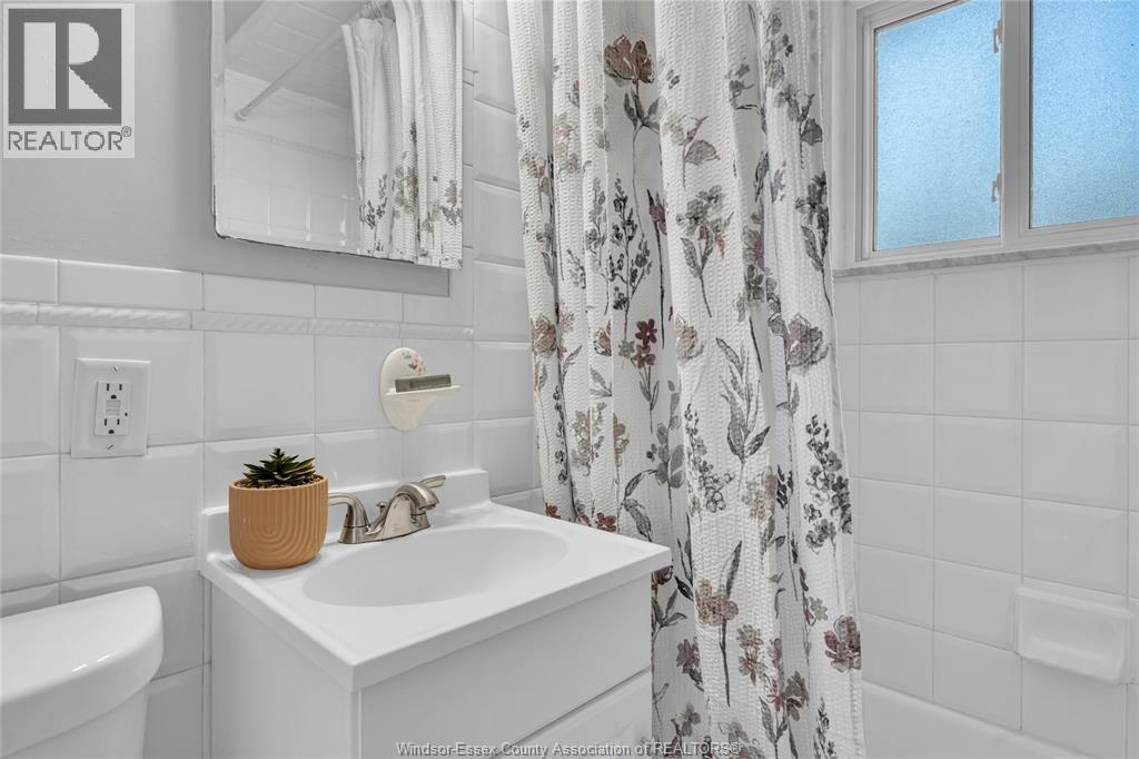 Photo 12 of 2195 Kildare Road, Windsor ON