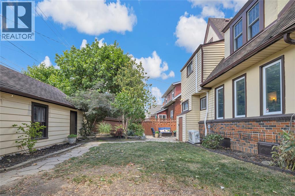 Photo 25 of 2195 Kildare Road, Windsor ON