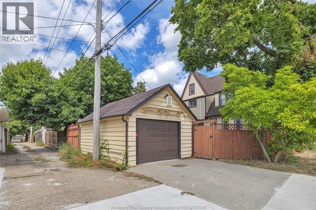Photo 38 of 2195 Kildare Road, Windsor ON