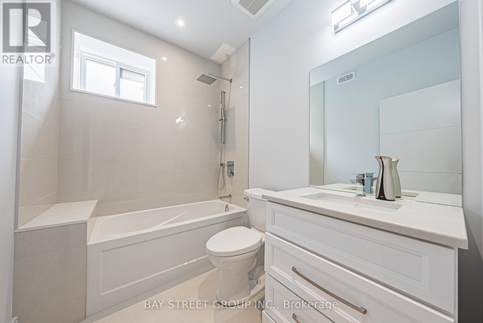 Photo 3 of 2267 Fifth Line W, Mississauga ON
