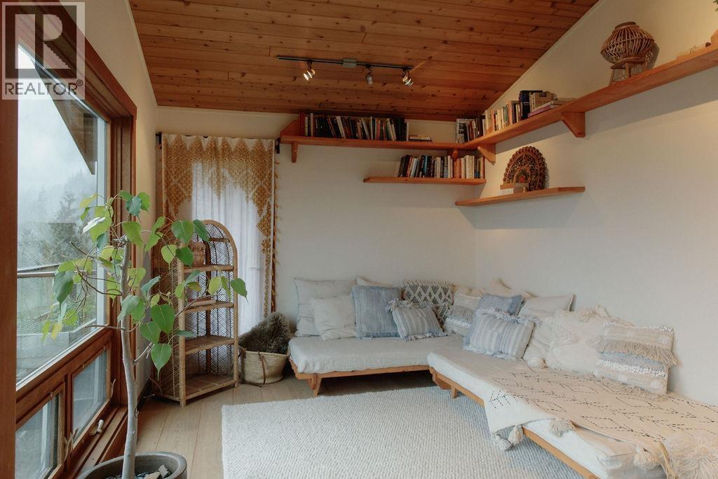 1380 FERNIE ROAD, Bowen Island