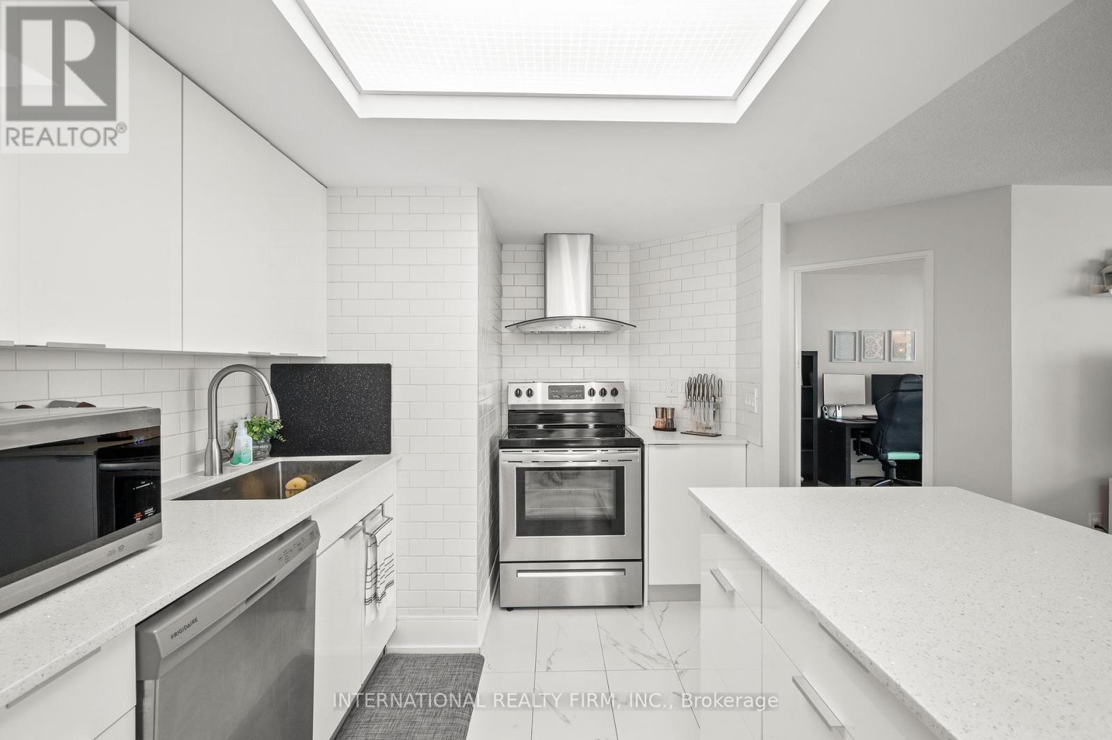 Photo 33 of 1612 4460 Tucana Court, Mississauga ON