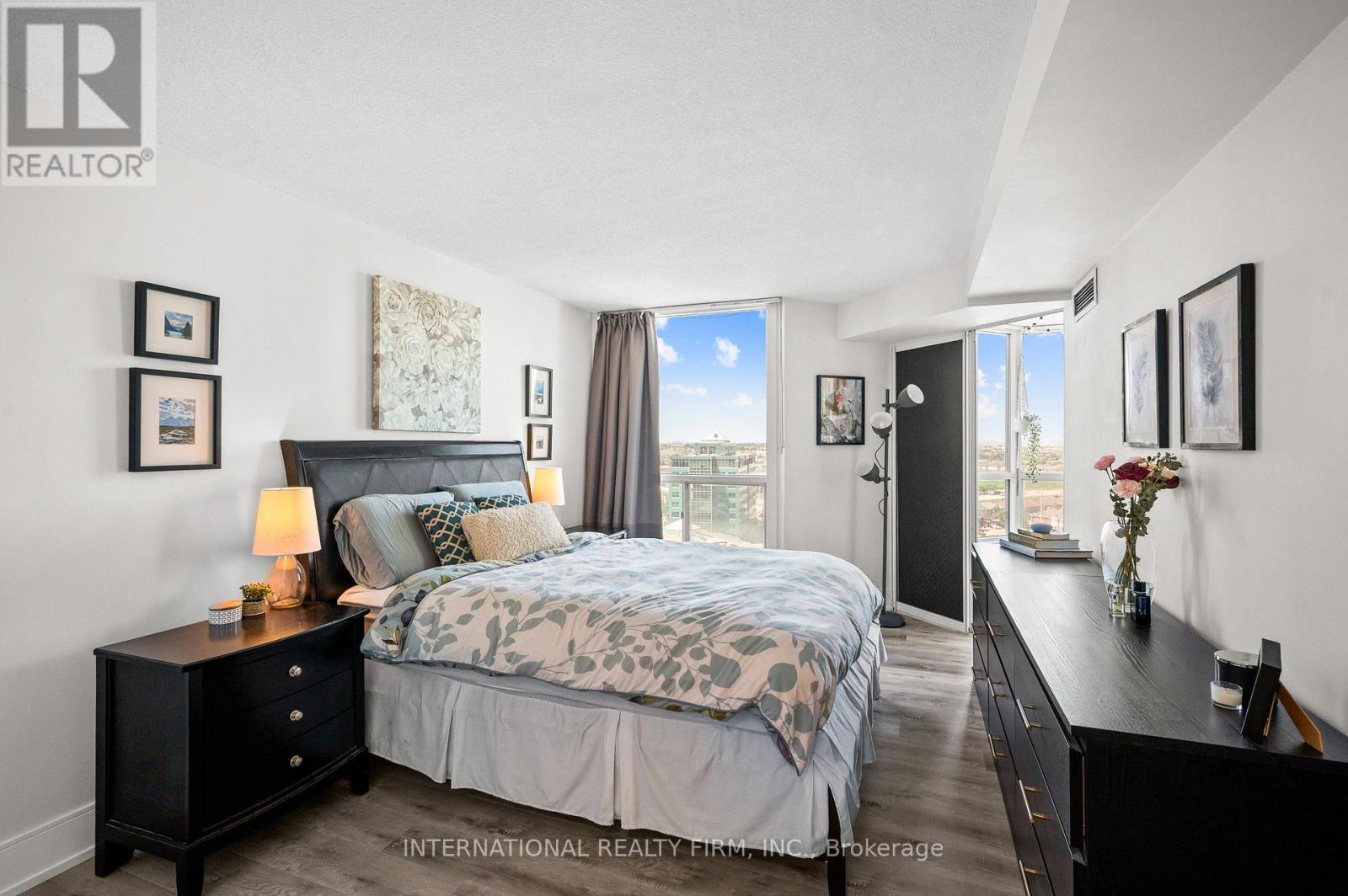 Photo 9 of 1612 4460 Tucana Court, Mississauga ON