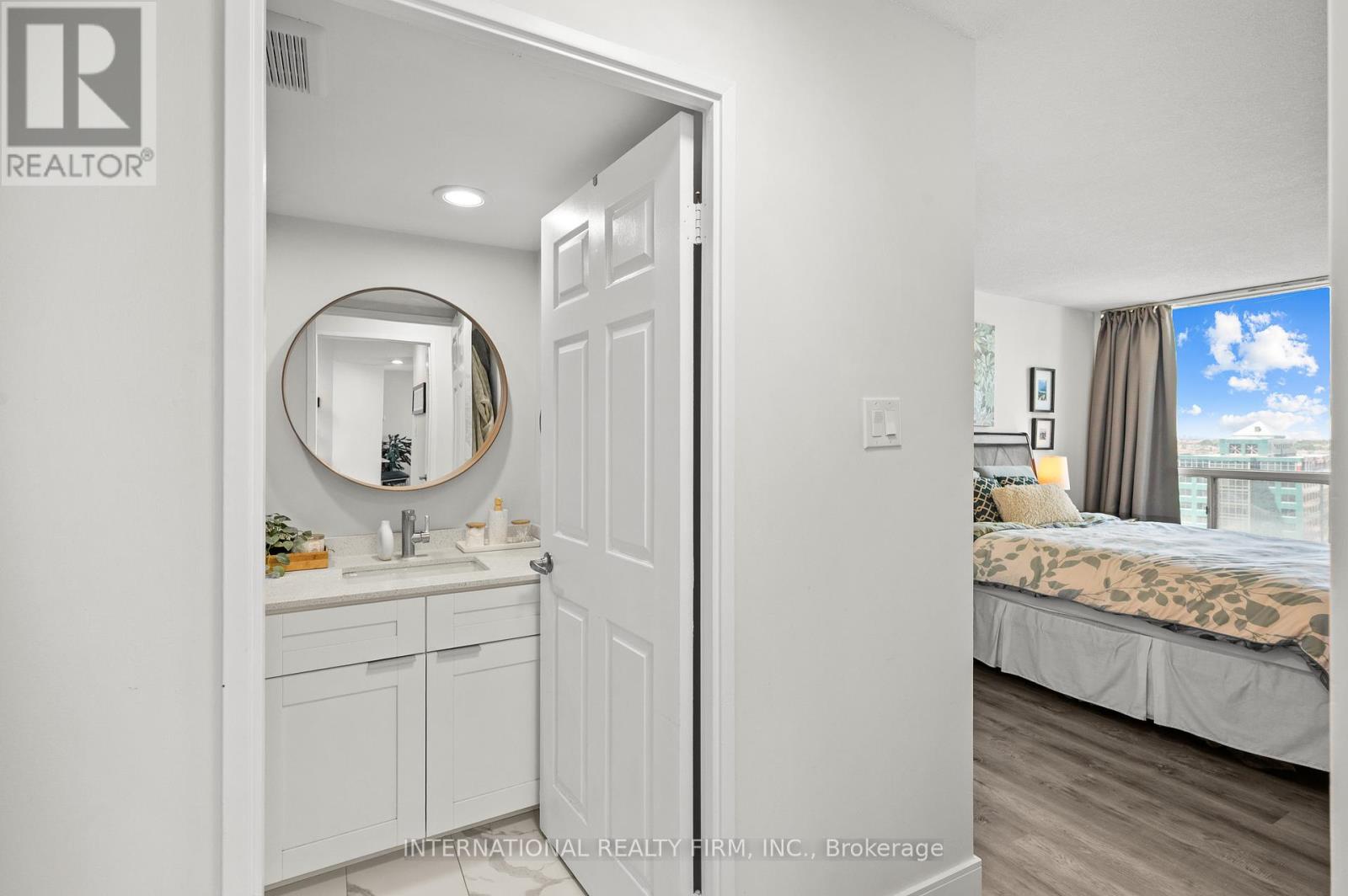 Photo 2 of 1612 4460 Tucana Court, Mississauga ON
