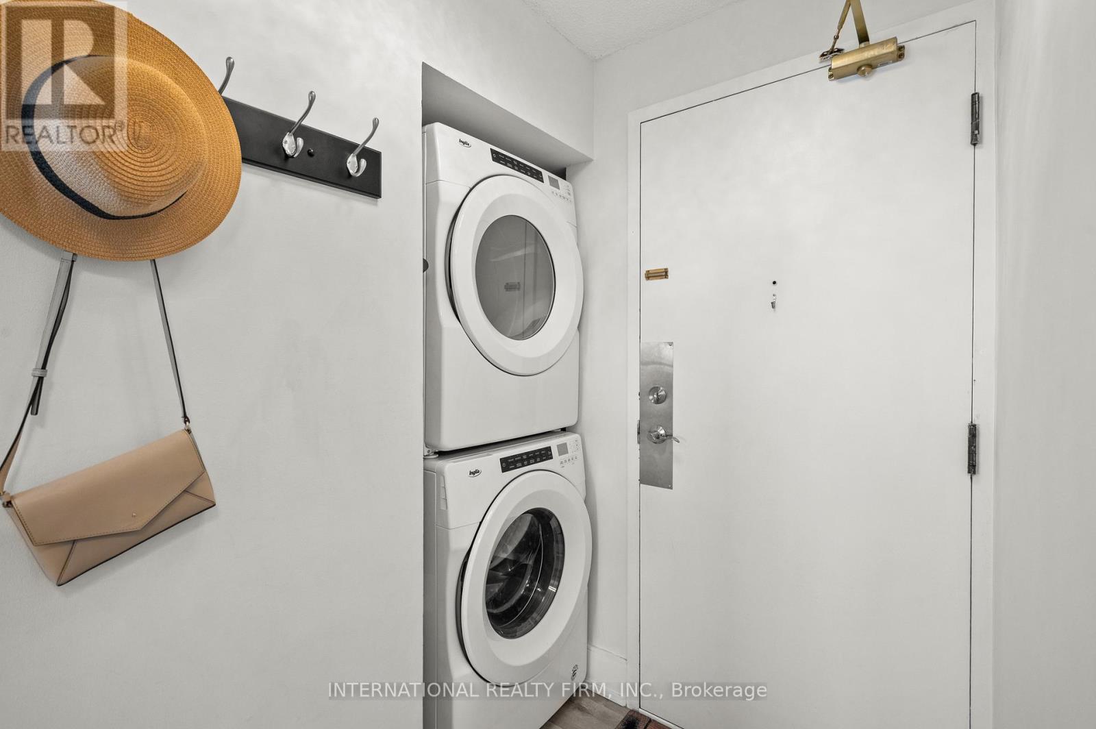 Photo 10 of 1612 4460 Tucana Court, Mississauga ON