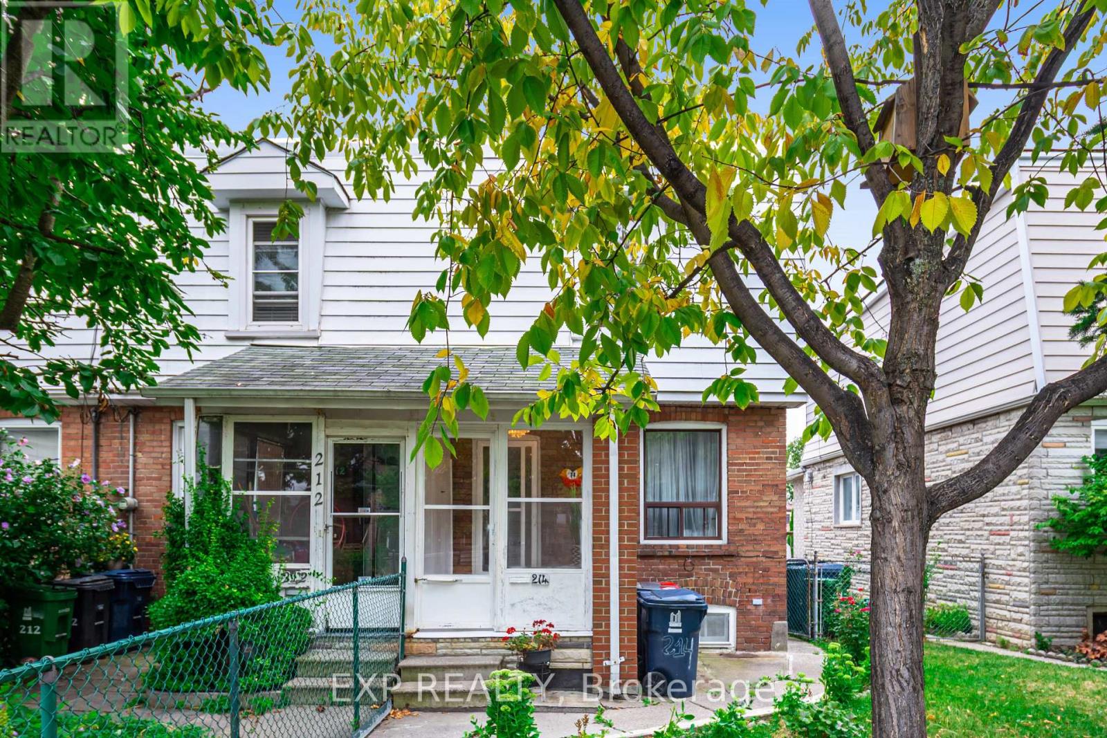 Photo 14 of 214 Silverthorn Avenue, Toronto ON