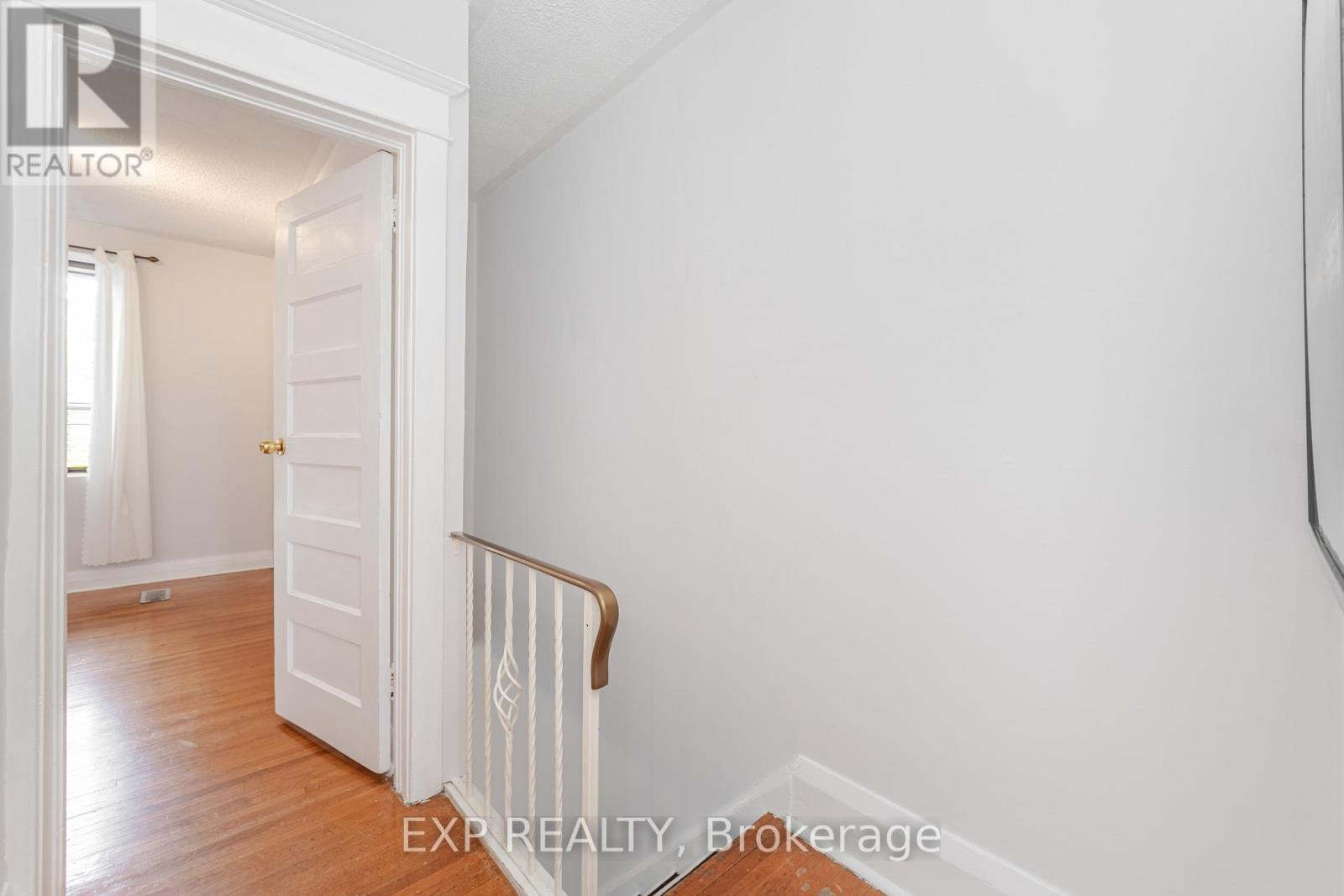 Photo 4 of 214 Silverthorn Avenue, Toronto ON