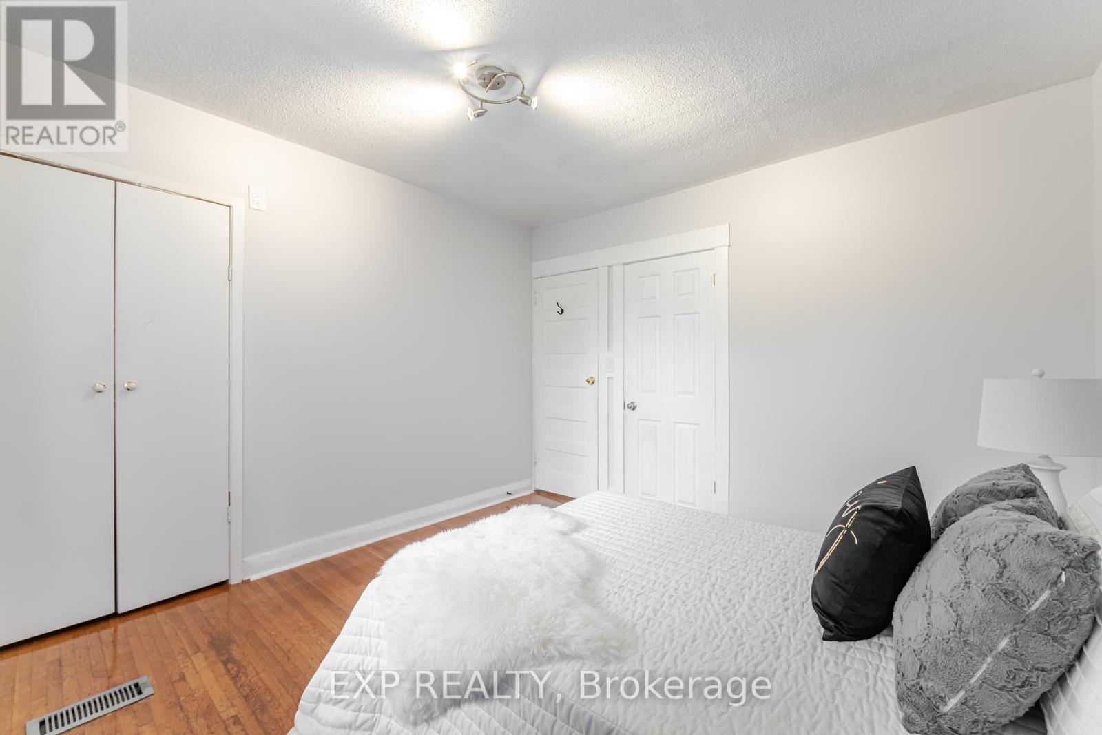 Photo 2 of 214 Silverthorn Avenue, Toronto ON