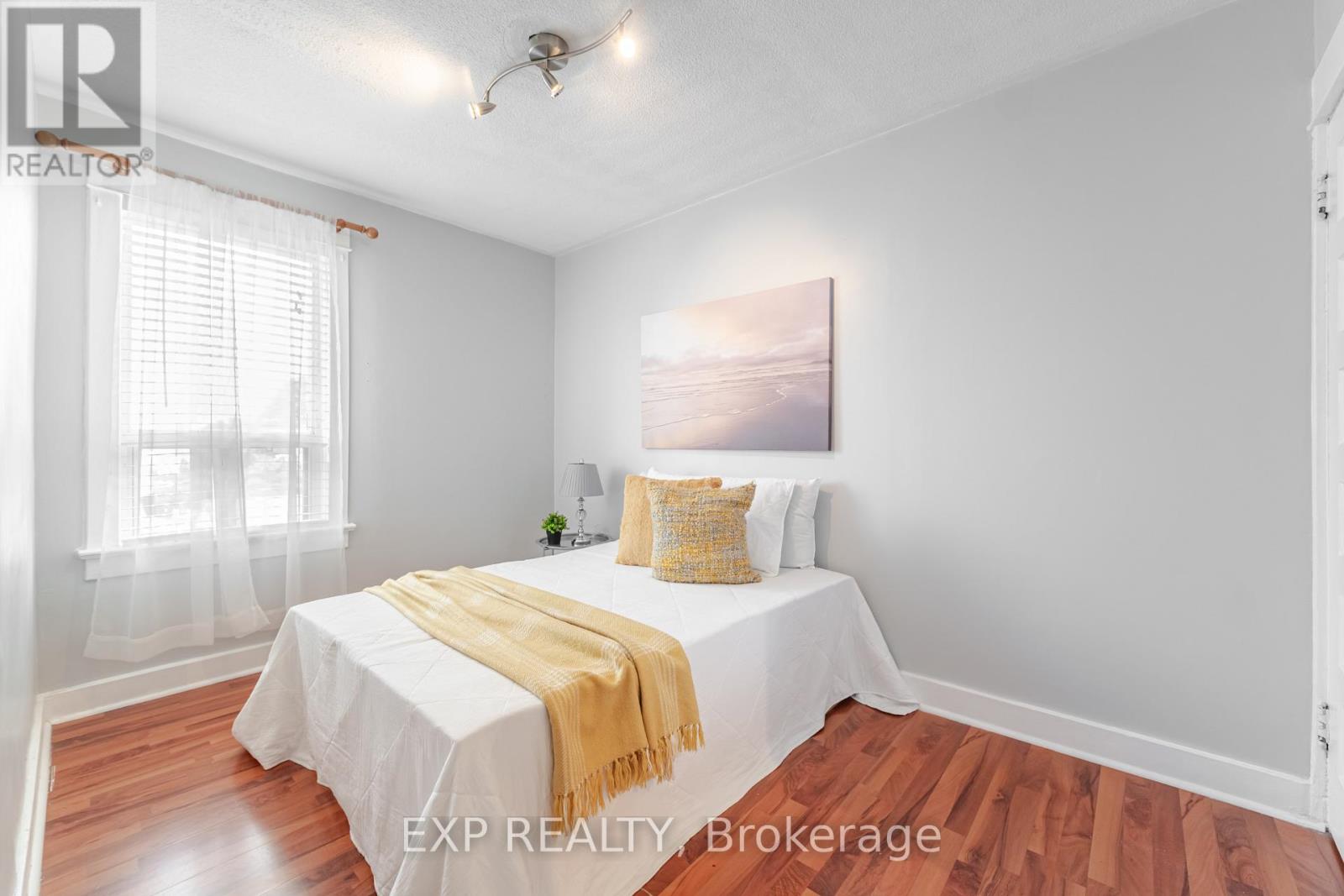 Photo 15 of 214 Silverthorn Avenue, Toronto ON