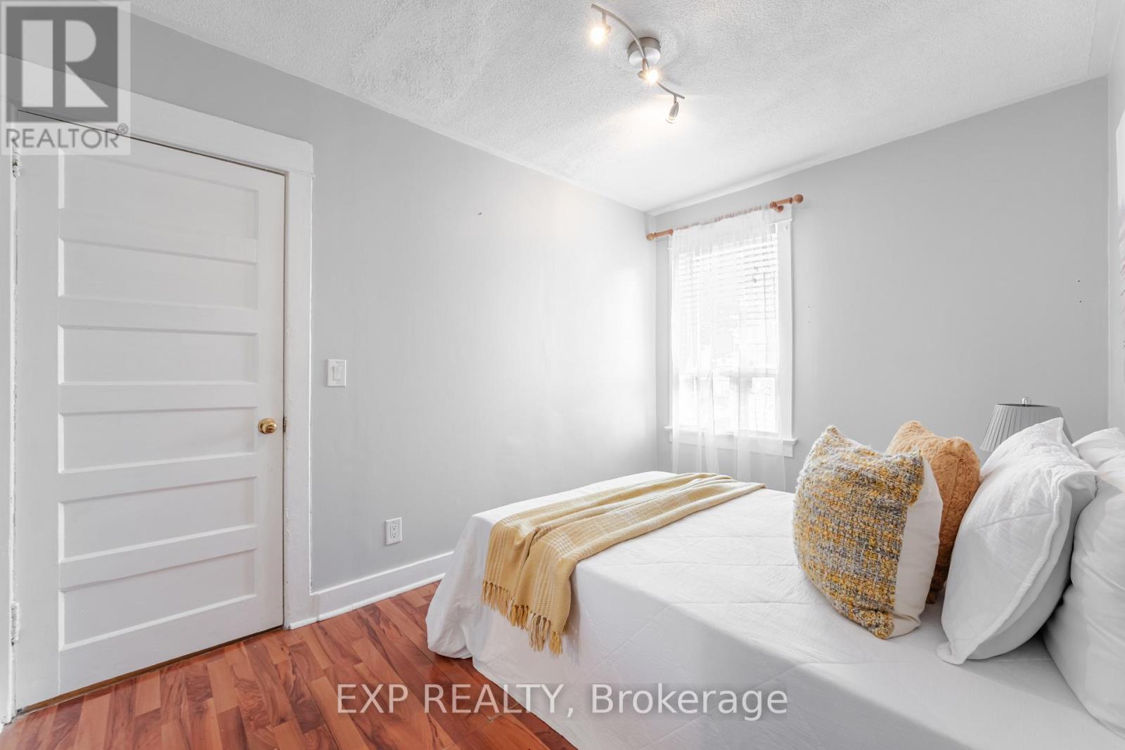 Photo 10 of 214 Silverthorn Avenue, Toronto ON