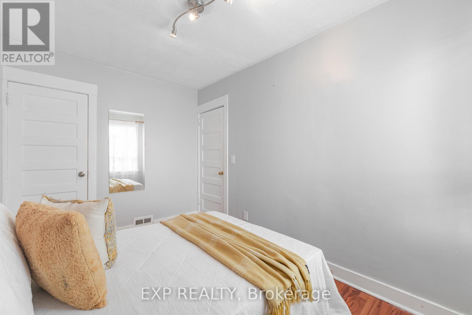 Photo 3 of 214 Silverthorn Avenue, Toronto ON