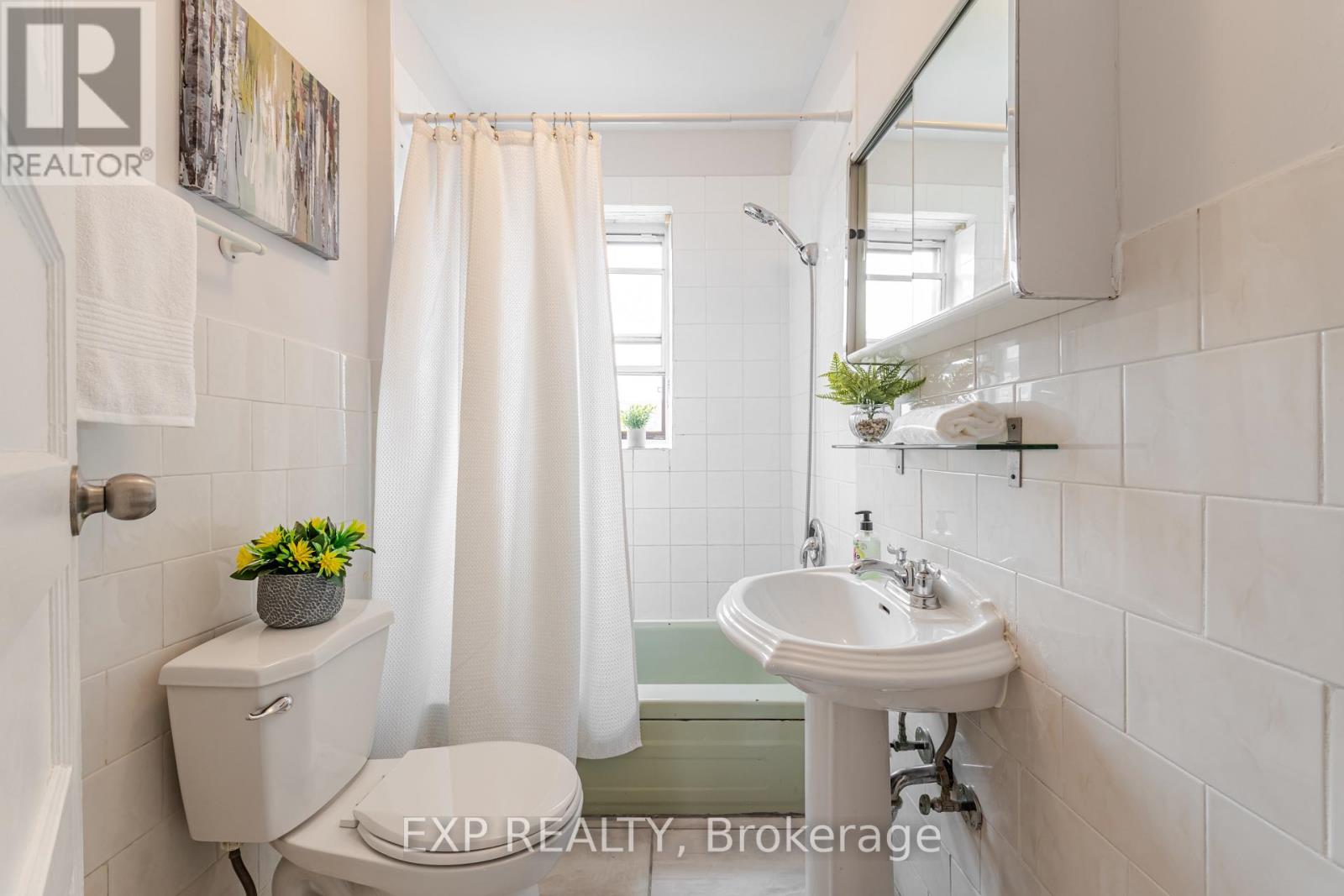 Photo 12 of 214 Silverthorn Avenue, Toronto ON