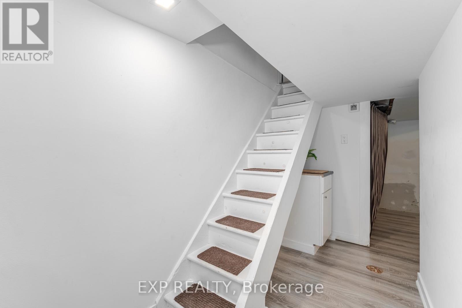 Photo 17 of 214 Silverthorn Avenue, Toronto ON