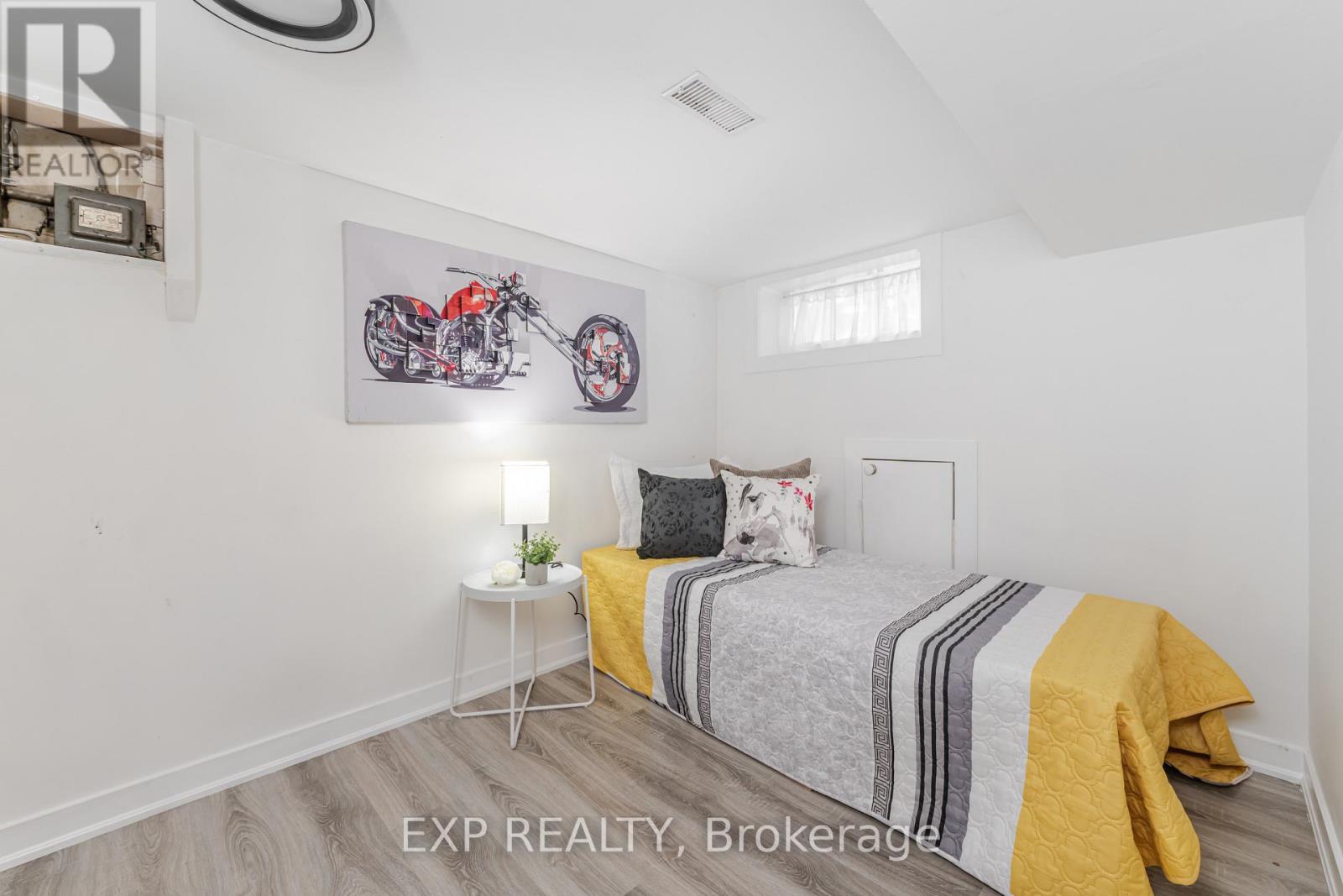 Photo 16 of 214 Silverthorn Avenue, Toronto ON