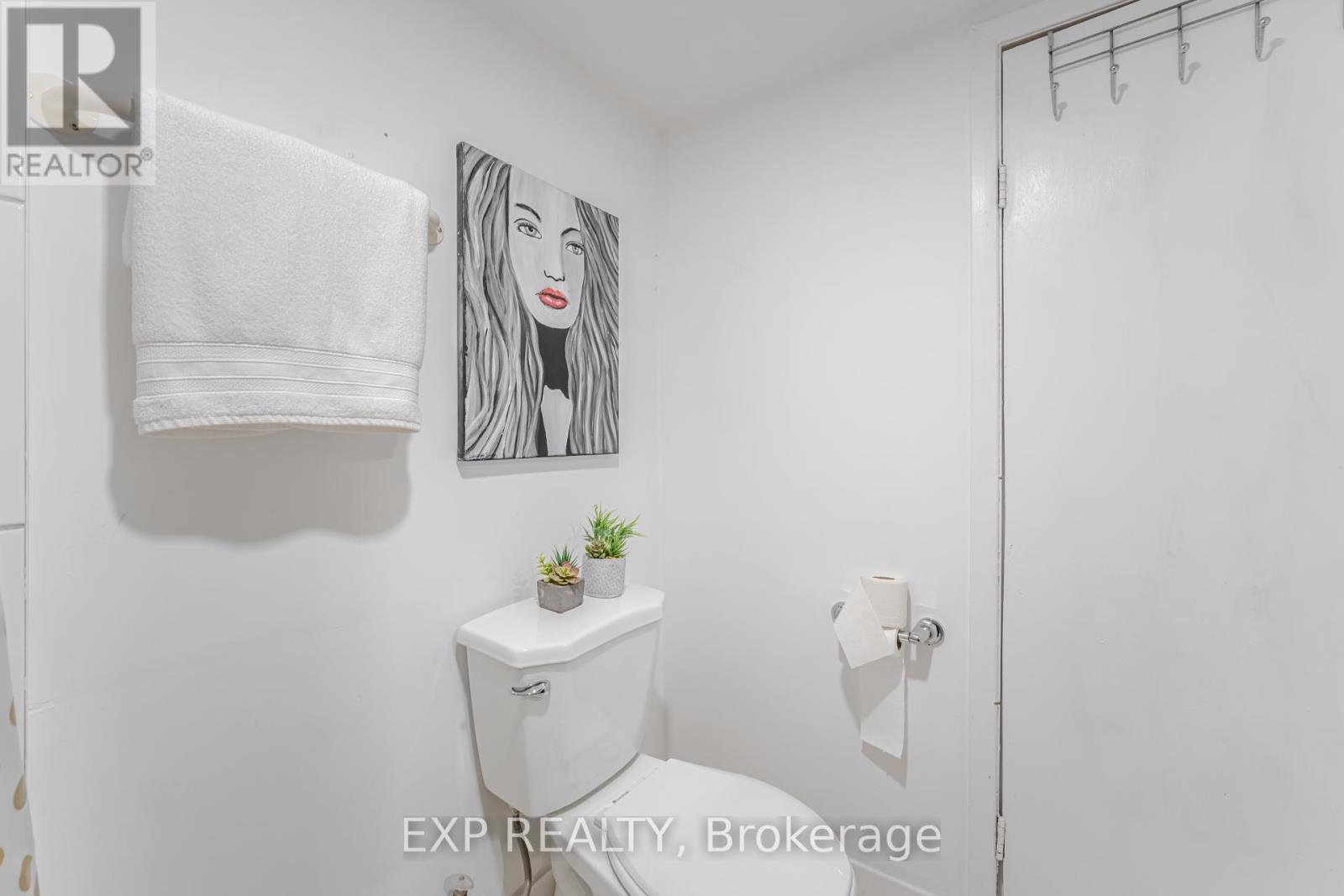 Photo 23 of 214 Silverthorn Avenue, Toronto ON
