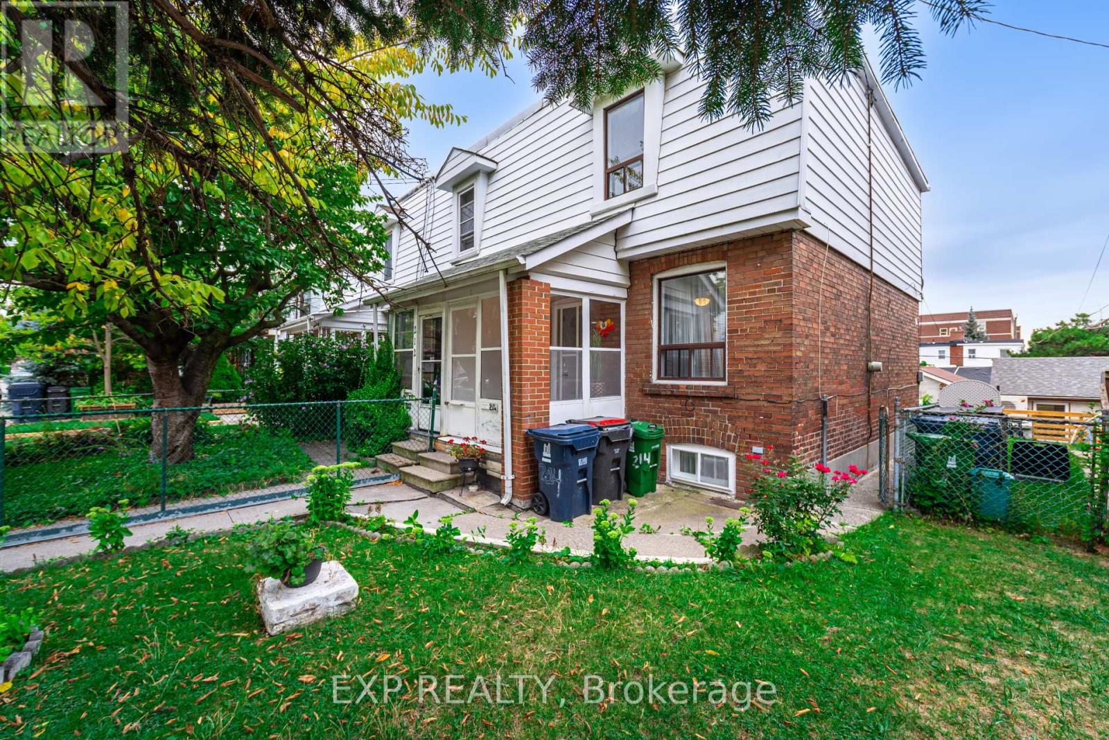 Photo 13 of 214 Silverthorn Avenue, Toronto ON
