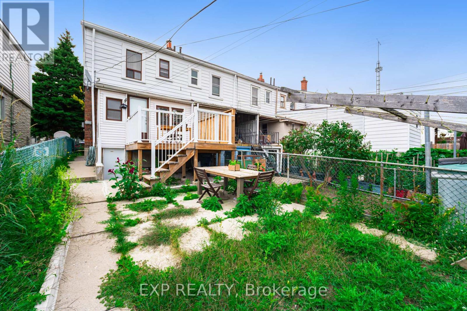 Photo 7 of 214 Silverthorn Avenue, Toronto ON