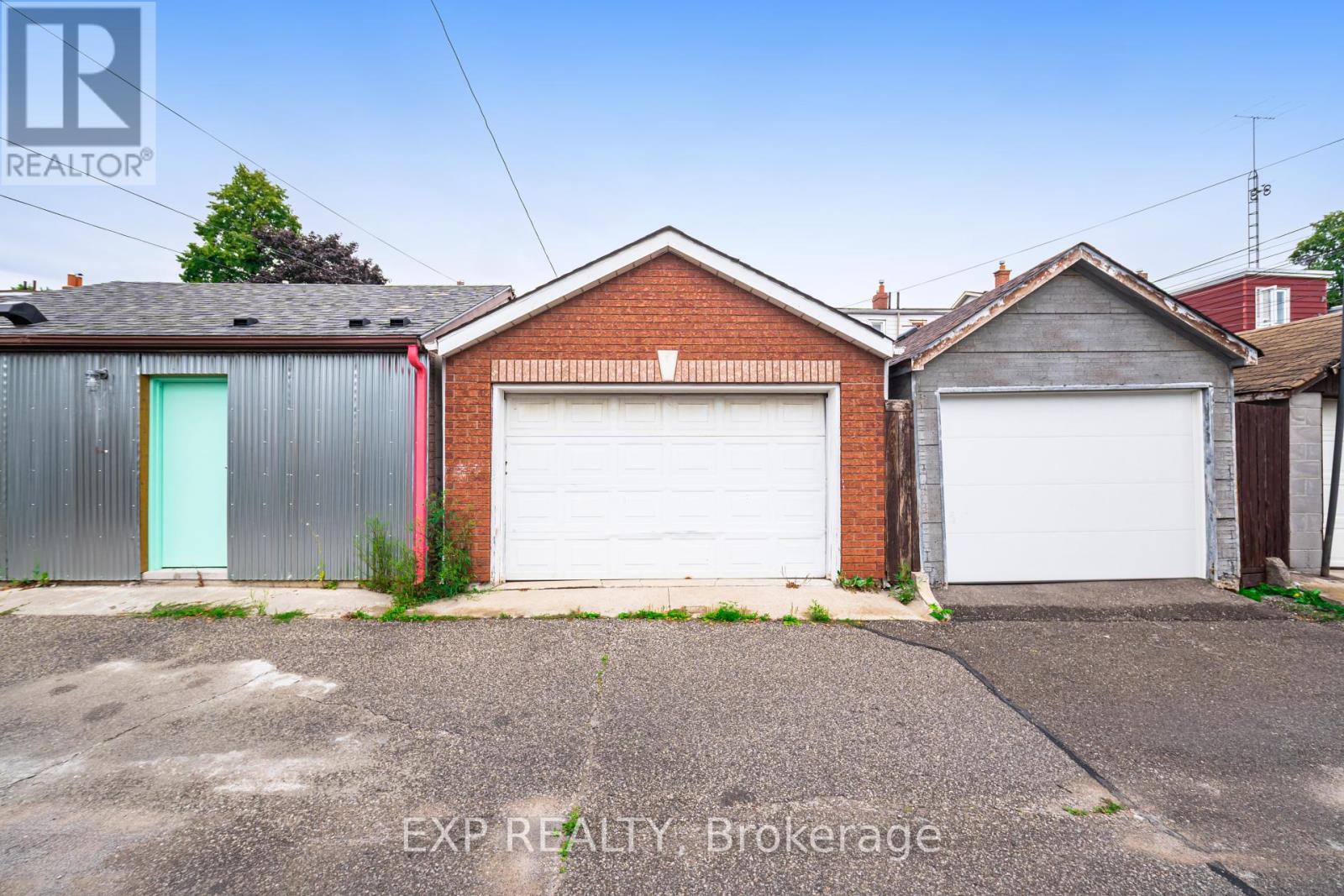 Photo 36 of 214 Silverthorn Avenue, Toronto ON