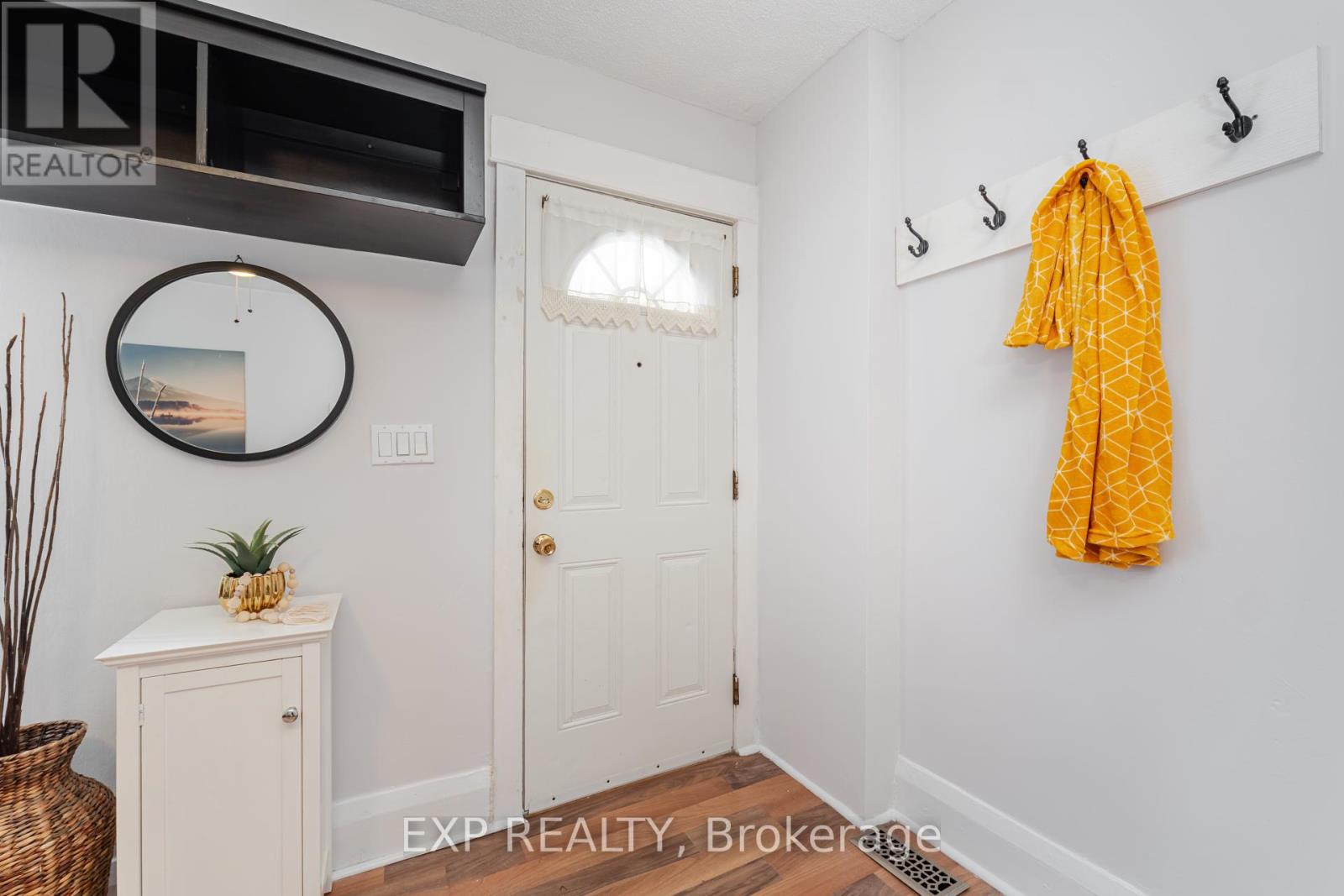 Photo 18 of 214 Silverthorn Avenue, Toronto ON