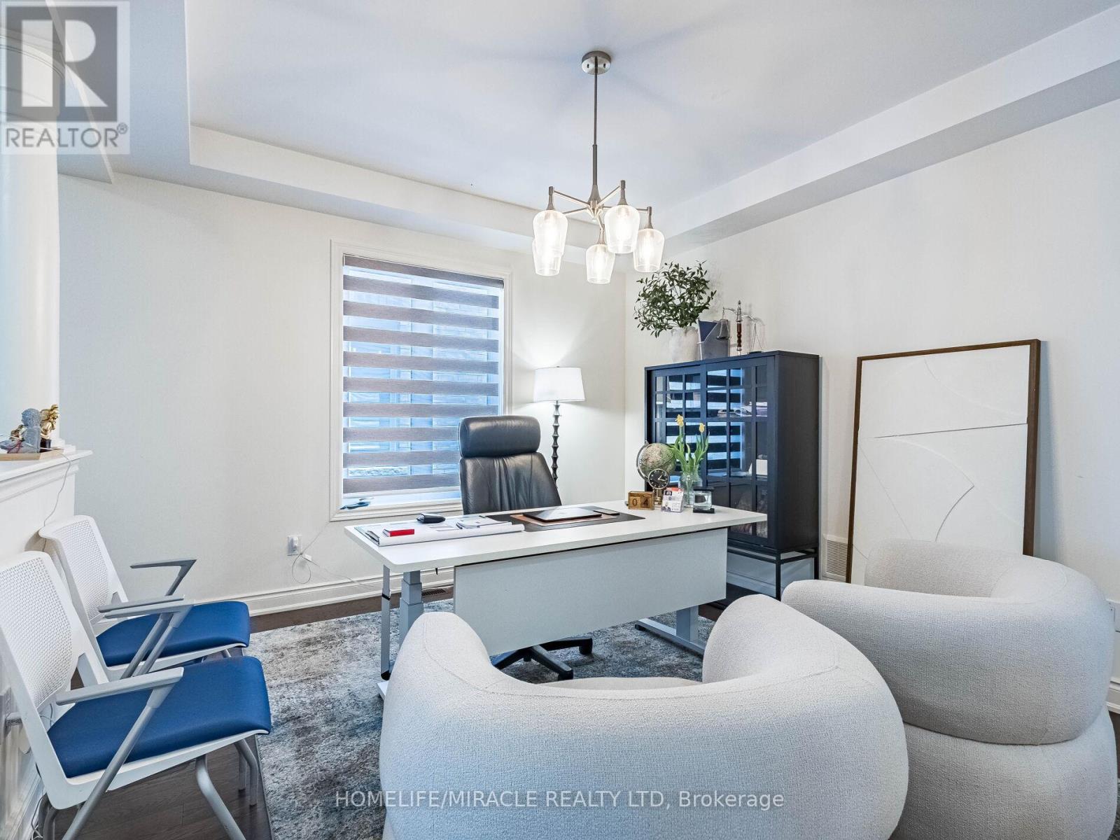 Photo 7 of 25 Kambalda Road, Brampton ON