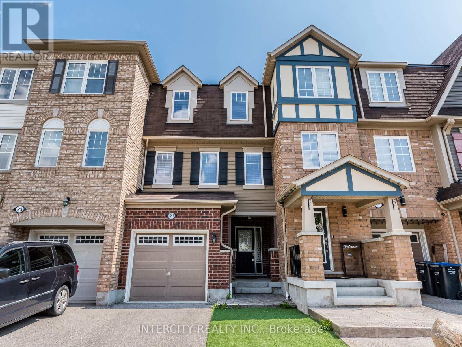 Photo 6 of 21 Vanhorne Close, Brampton ON