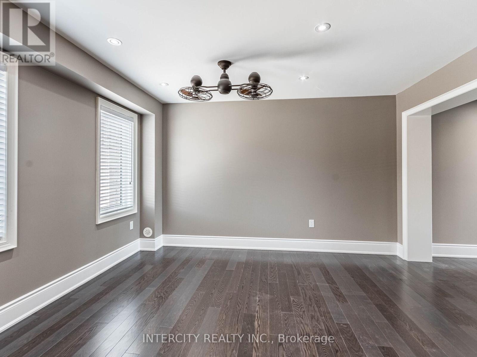 Photo 21 of 21 Vanhorne Close, Brampton ON
