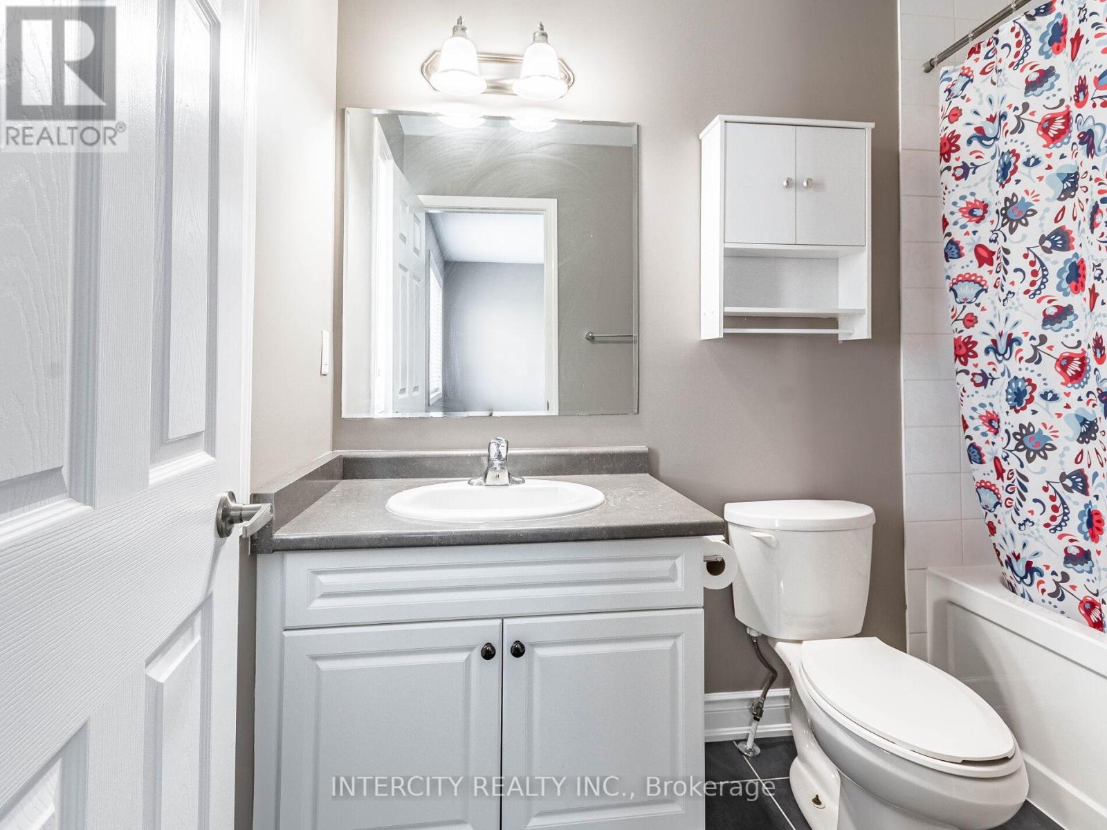 Photo 41 of 21 Vanhorne Close, Brampton ON