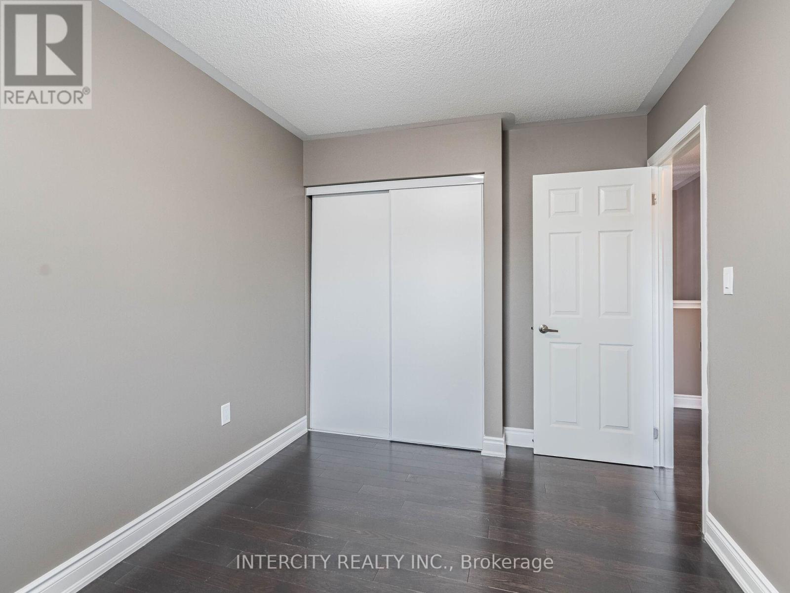Photo 40 of 21 Vanhorne Close, Brampton ON