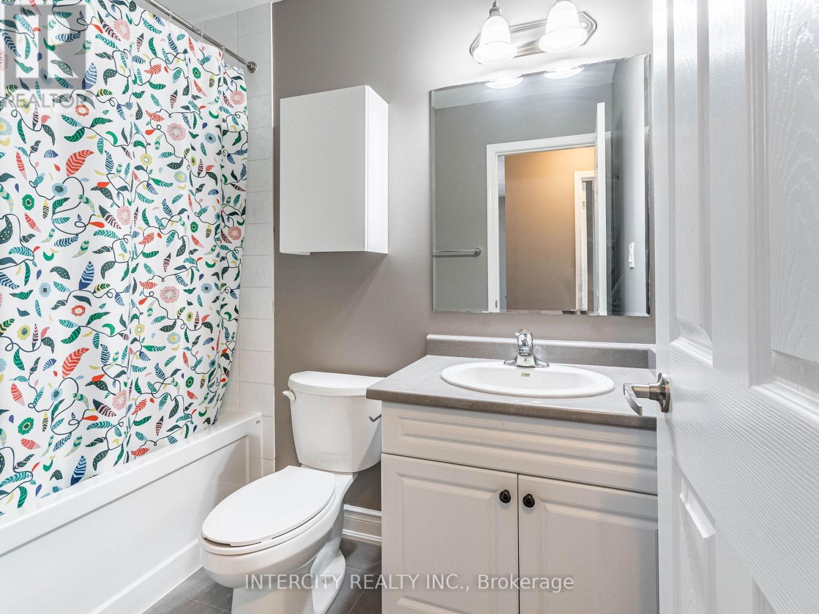 Photo 33 of 21 Vanhorne Close, Brampton ON