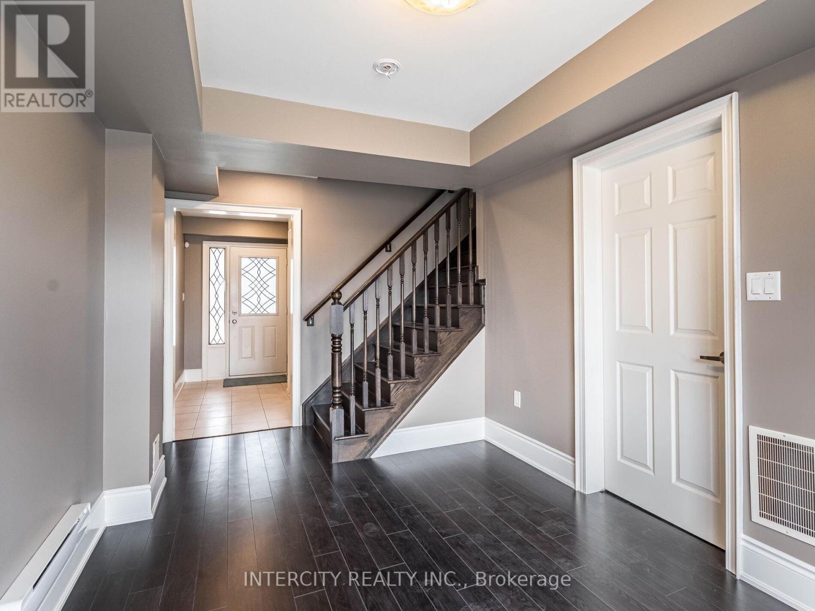 Photo 30 of 21 Vanhorne Close, Brampton ON