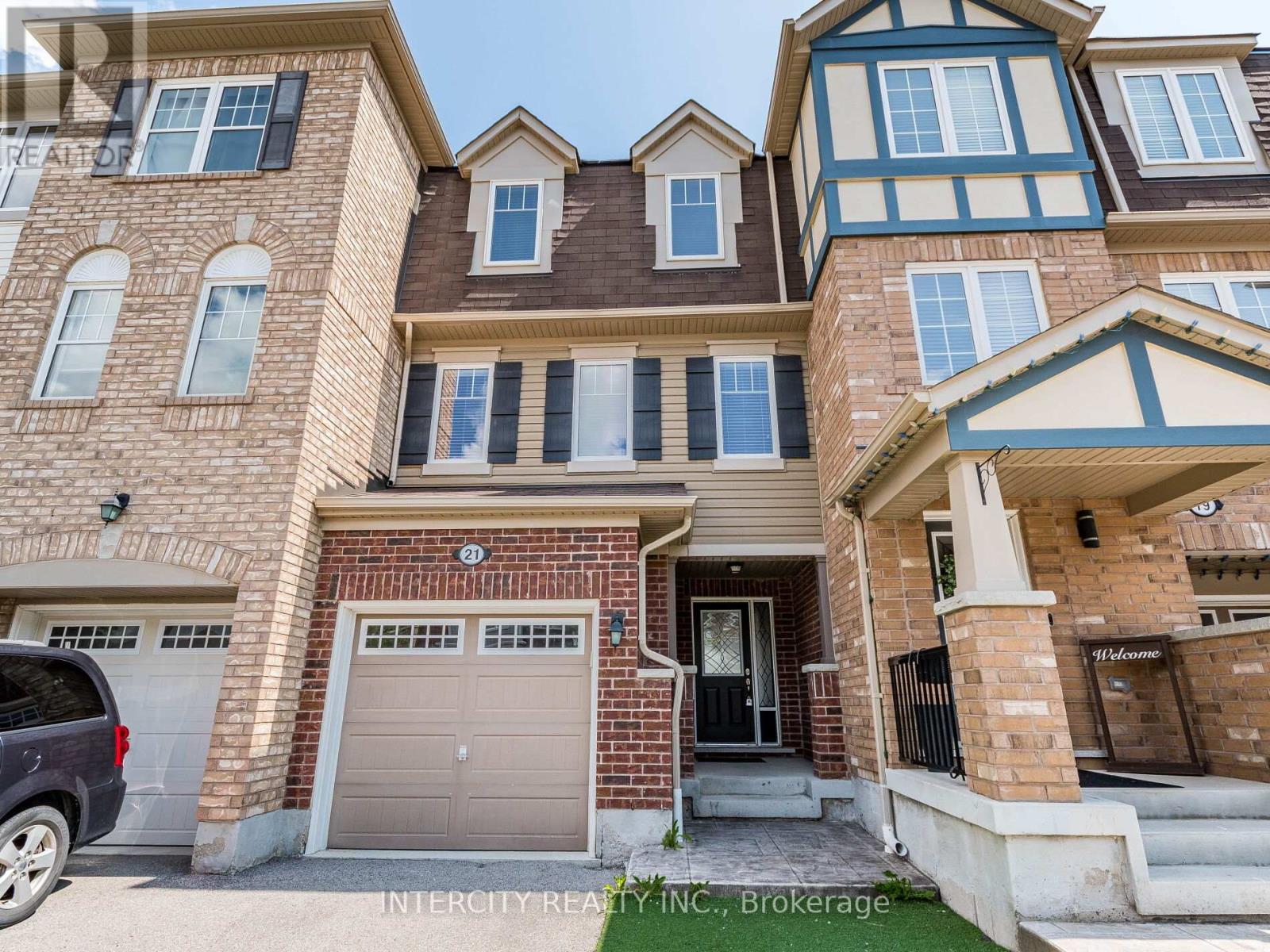 Photo 23 of 21 Vanhorne Close, Brampton ON