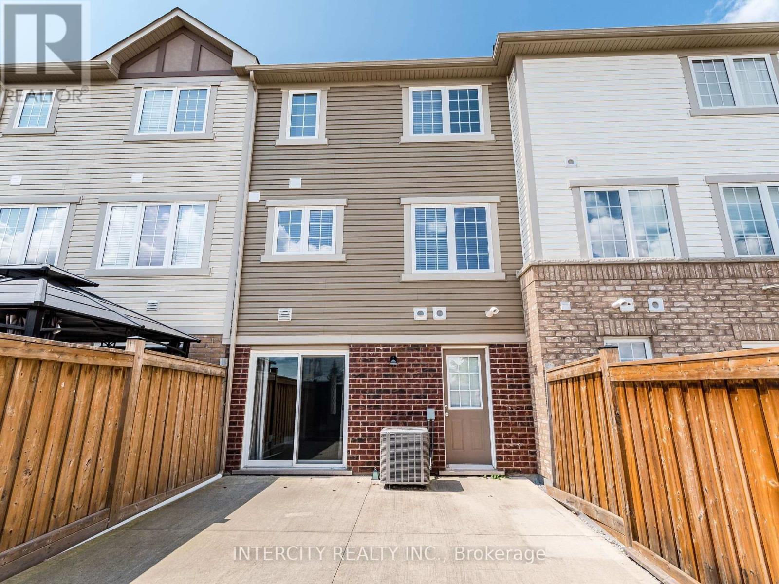 Photo 37 of 21 Vanhorne Close, Brampton ON
