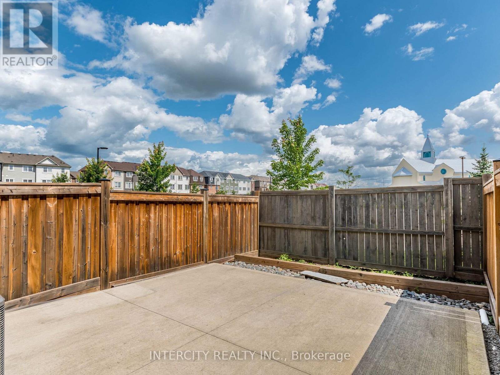 Photo 31 of 21 Vanhorne Close, Brampton ON