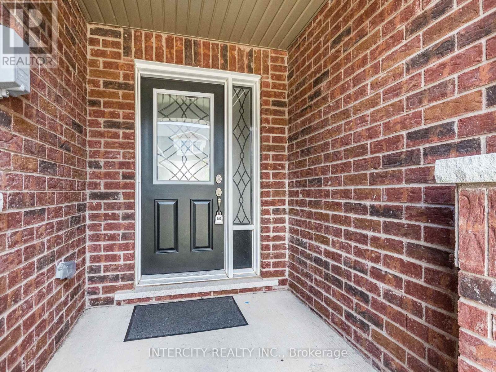 Photo 16 of 21 Vanhorne Close, Brampton ON