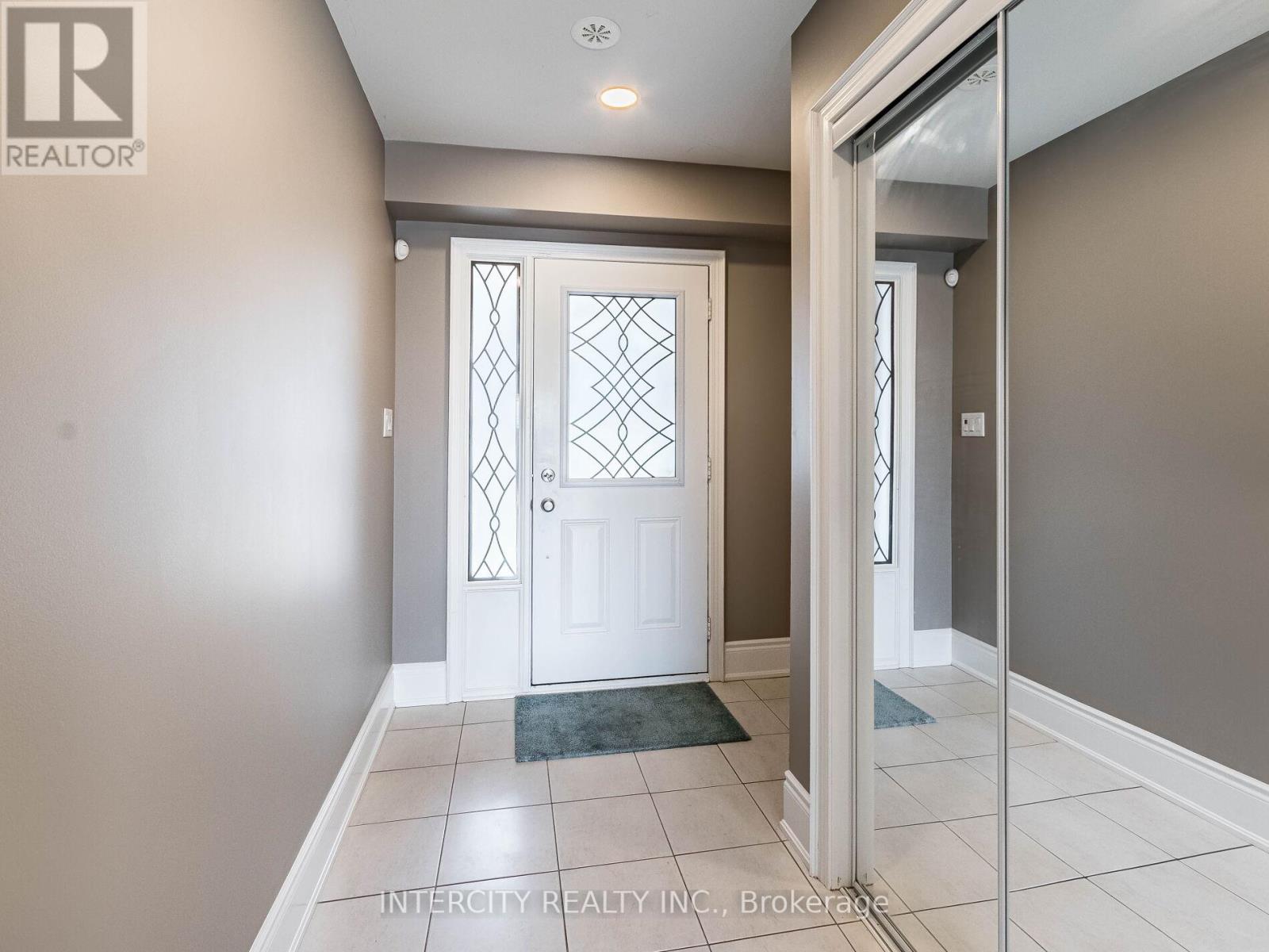 Photo 35 of 21 Vanhorne Close, Brampton ON