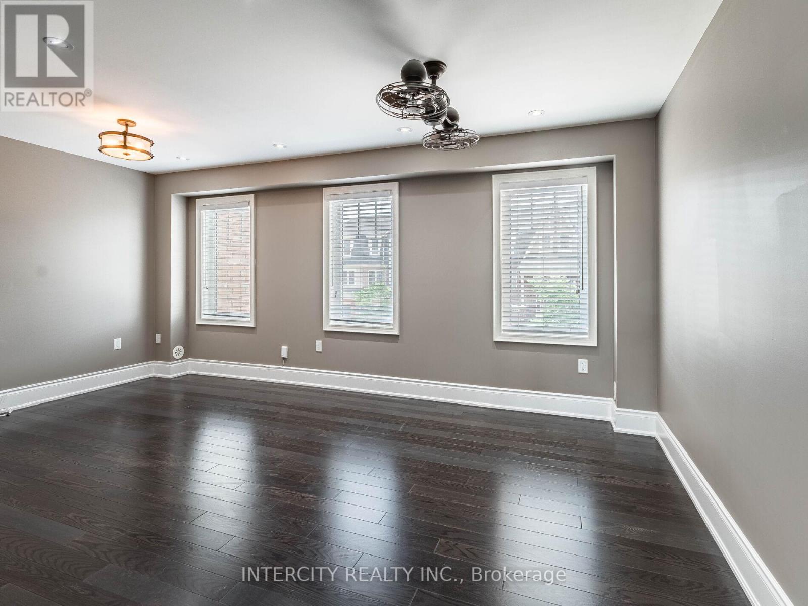 Photo 20 of 21 Vanhorne Close, Brampton ON