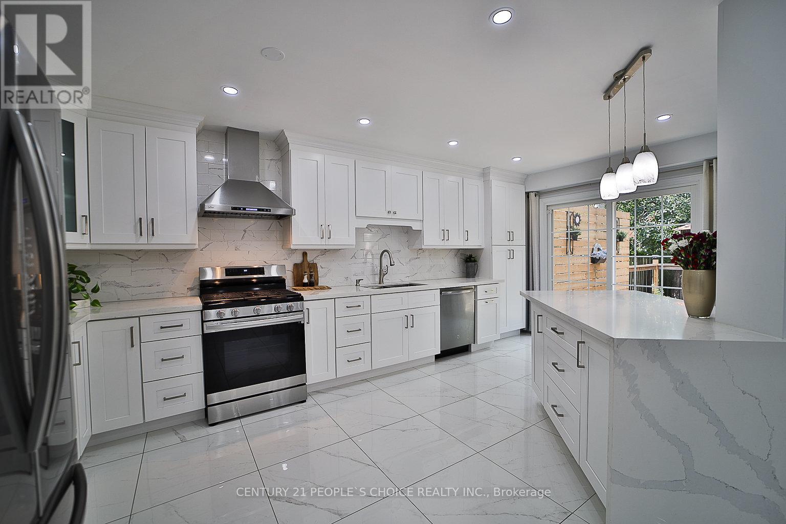 Photo 3 of 3596 Nutcracker Drive, Mississauga ON