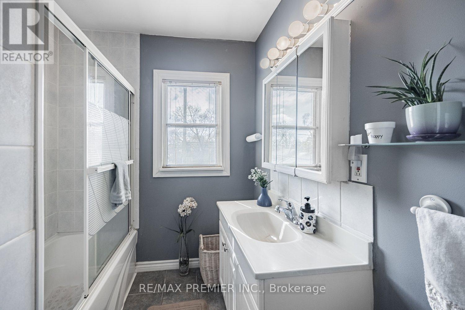 Photo 17 of 32 Genthorn Avenue, Toronto ON