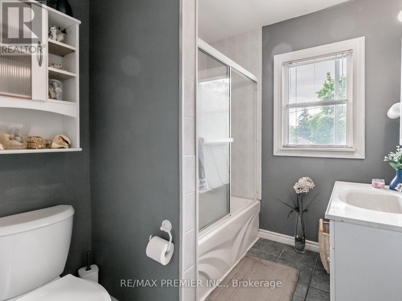 Photo 20 of 32 Genthorn Avenue, Toronto ON