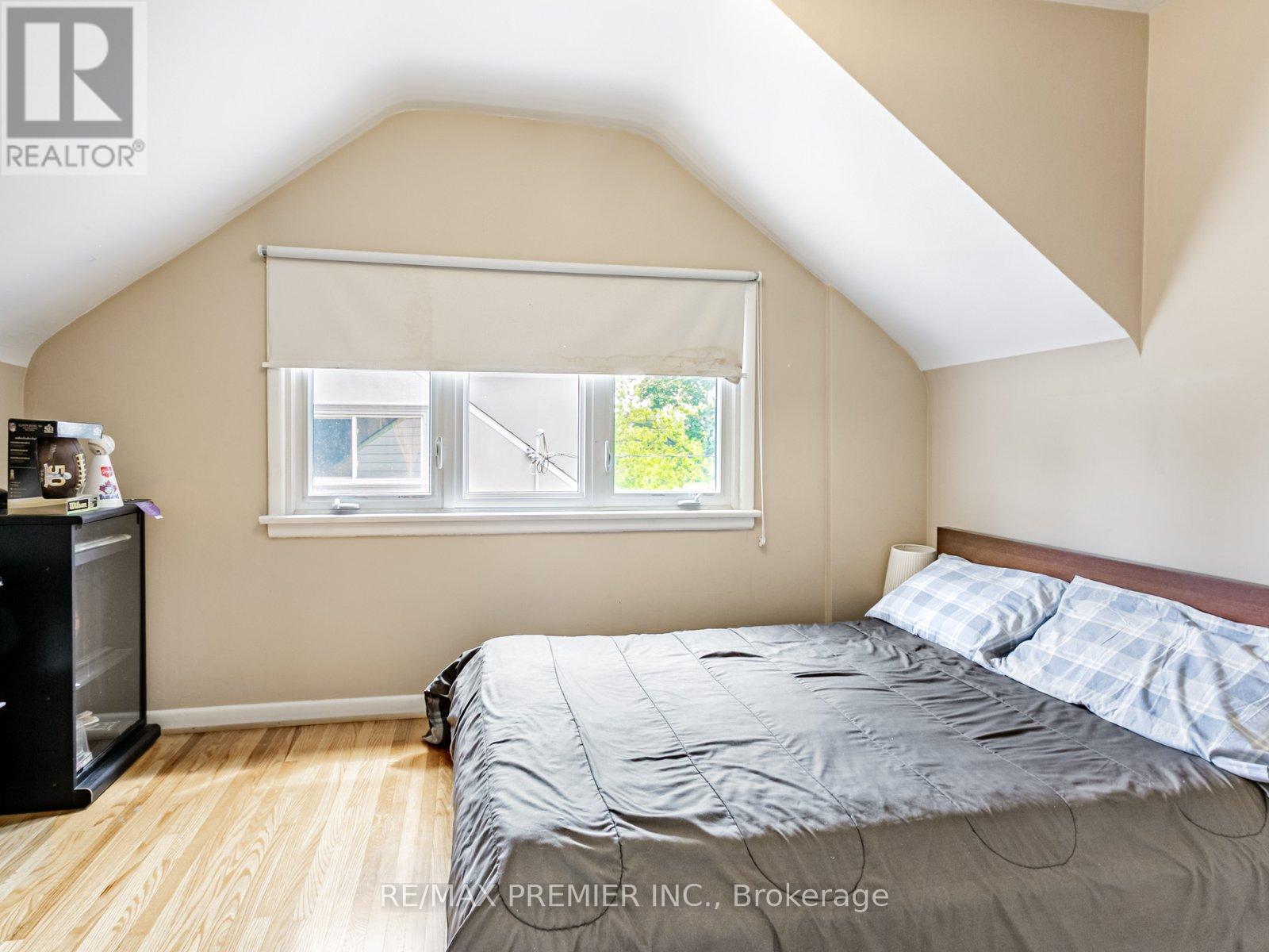 Photo 27 of 32 Genthorn Avenue, Toronto ON