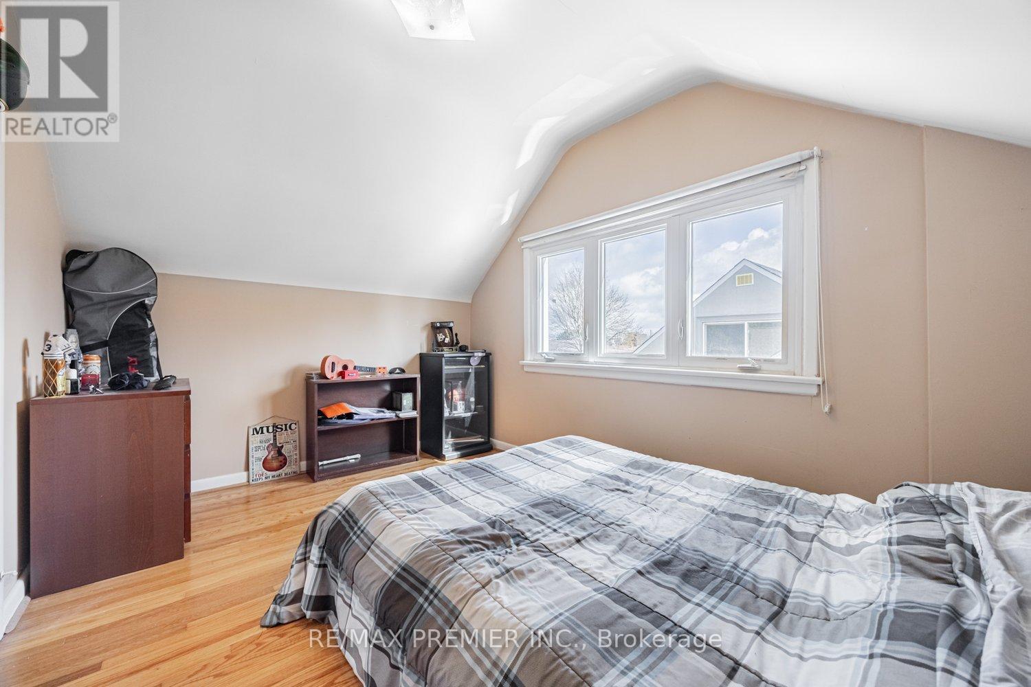 Photo 21 of 32 Genthorn Avenue, Toronto ON