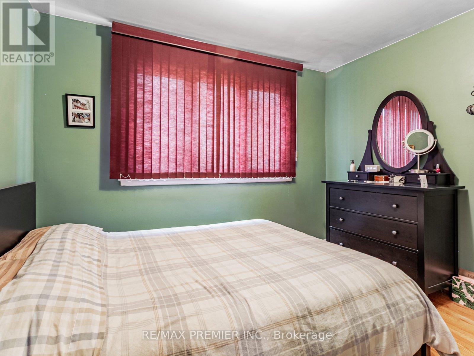 Photo 29 of 32 Genthorn Avenue, Toronto ON
