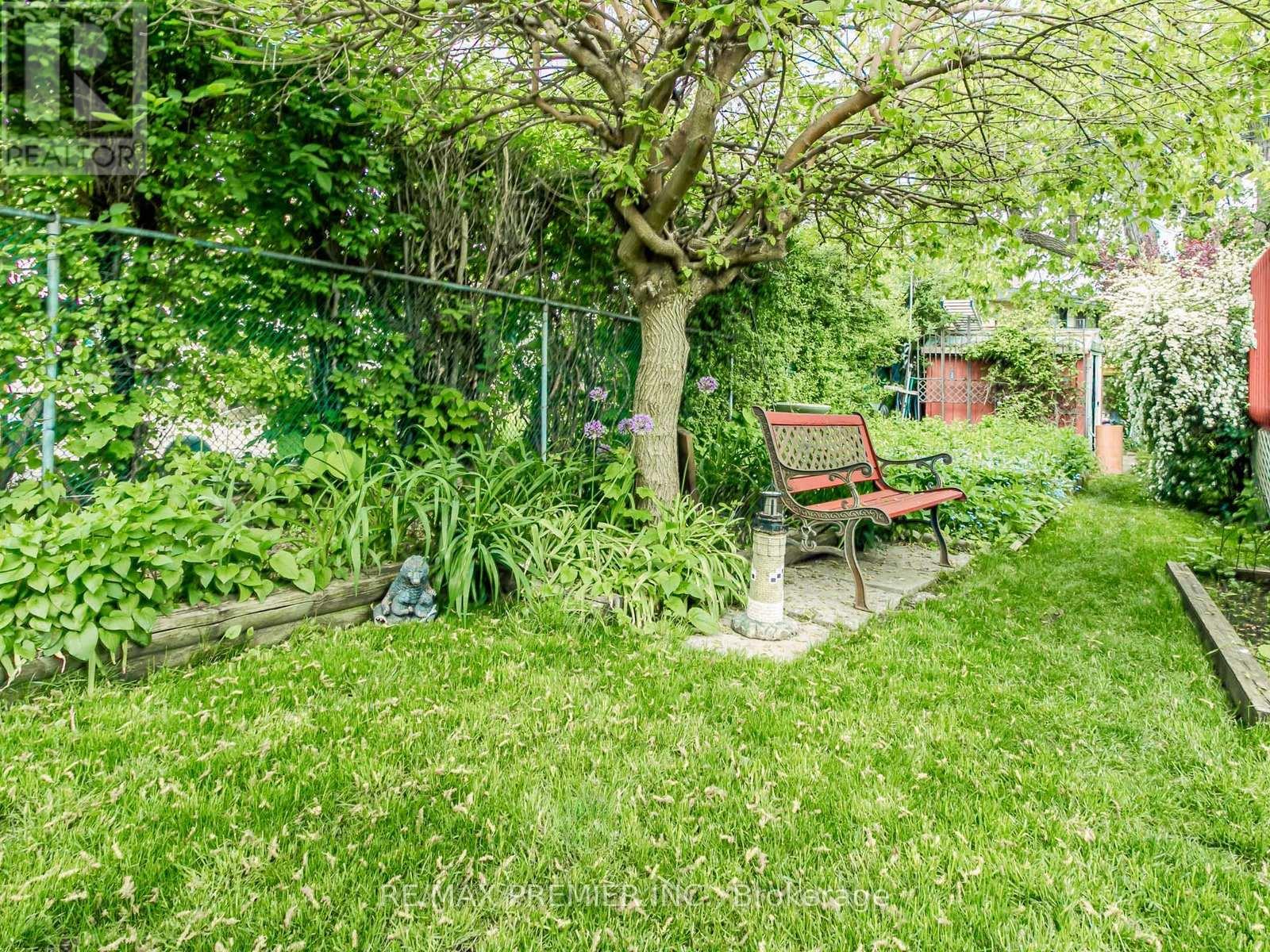 Photo 8 of 32 Genthorn Avenue, Toronto ON