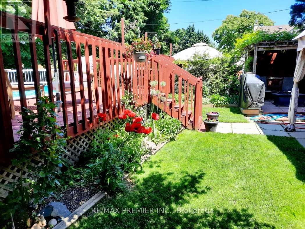 Photo 10 of 32 Genthorn Avenue, Toronto ON