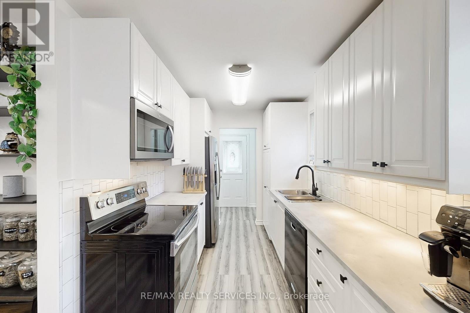 Photo 11 of 10 Minton Place, Brampton ON