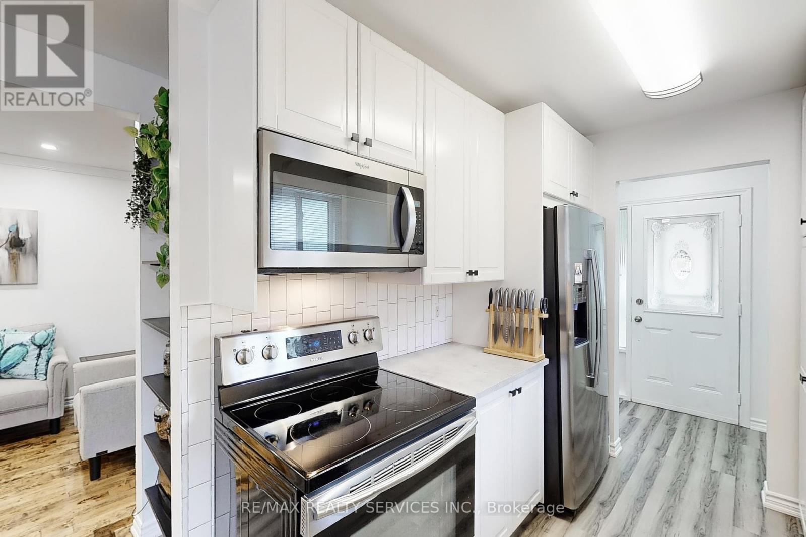 Photo 13 of 10 Minton Place, Brampton ON