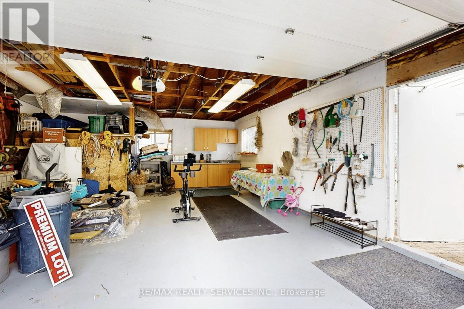 Photo 35 of 10 Minton Place, Brampton ON