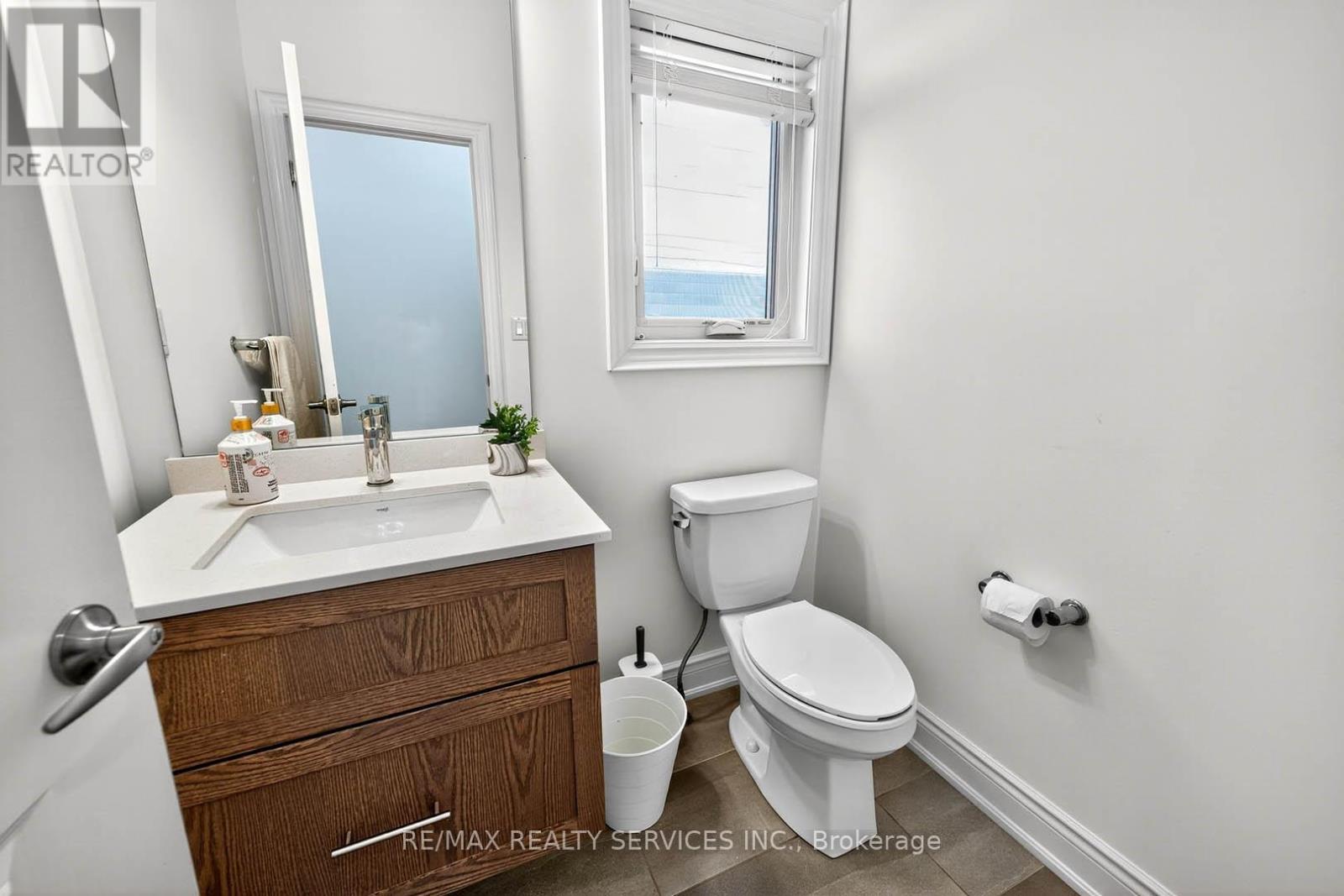 Photo 16 of 16 Workgreen Park Way, Brampton ON
