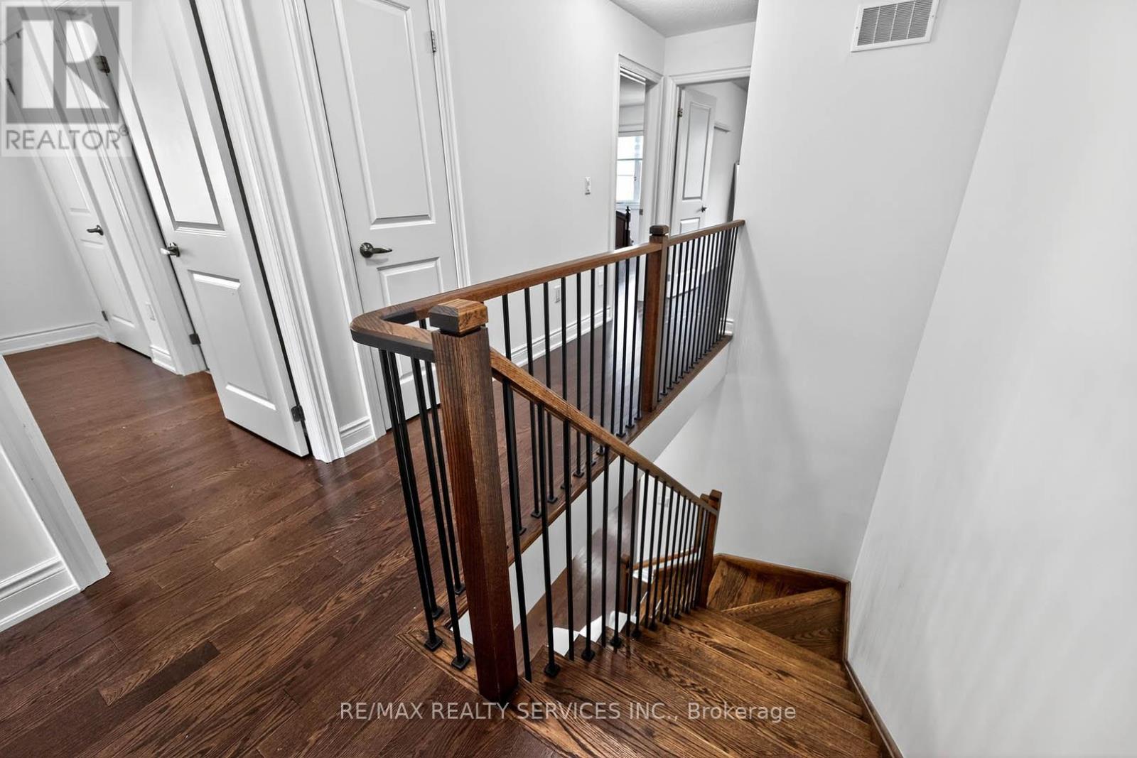 Photo 19 of 16 Workgreen Park Way, Brampton ON