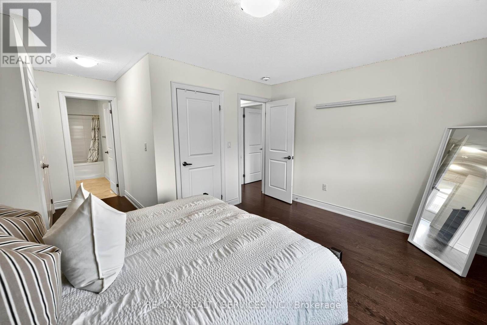 Photo 24 of 16 Workgreen Park Way, Brampton ON